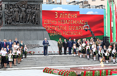 Aleksandr Lukashenko during the flower ceremony on Victory Square