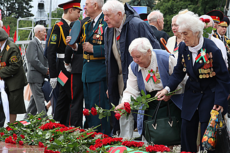 The flower ceremony on Victory Square in Minsk