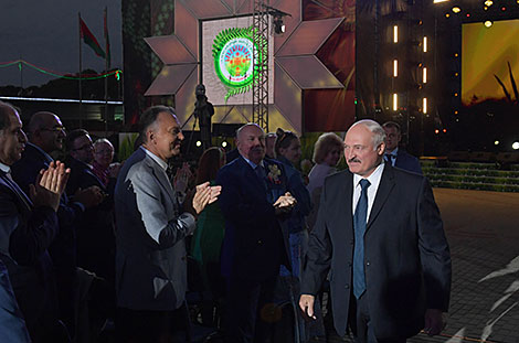 Александр Лукашенко на празднике 