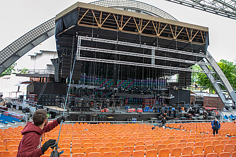 Mounting the equipment and setting the stage of the Slavianski Bazaar in Vitebsk