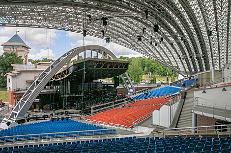 Mounting the equipment and setting the stage of the Slavianski Bazaar in Vitebsk