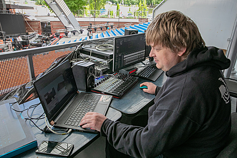 Mounting the equipment and setting the stage of the Slavianski Bazaar in Vitebsk