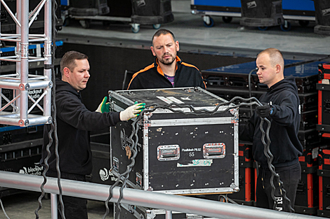 Mounting the equipment and setting the stage of the Slavianski Bazaar in Vitebsk