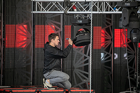 Mounting the equipment and setting the stage of the Slavianski Bazaar in Vitebsk