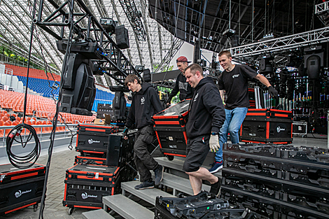 Mounting the equipment and setting the stage of the Slavianski Bazaar in Vitebsk