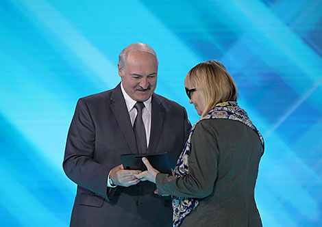 Lukashenko presented the Union State awards to litterateurs and artists