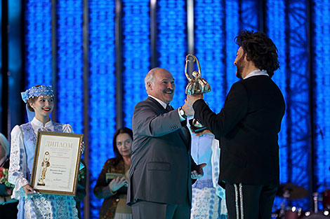 Lukashenko presented the special award of the Belarusian president “Through Art - to Peace and Mutual Understanding”