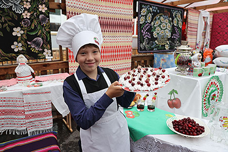 Cherry festival in Glubokoye