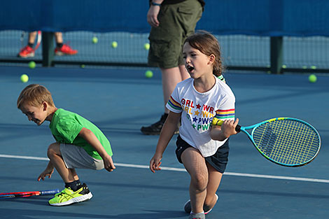 The clinic of Aliaksandra Sasnovich for young tennis players