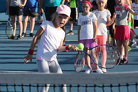 The clinic of Aliaksandra Sasnovich for young tennis players

