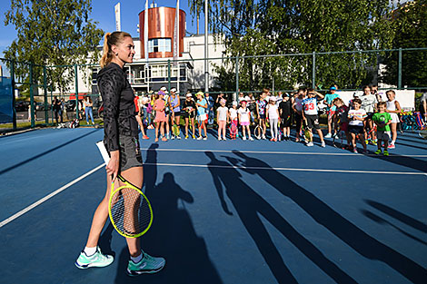 The clinic of Aliaksandra Sasnovich for young tennis players