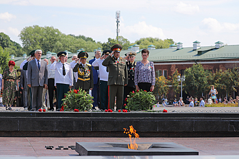 A flower ceremony at the Brest Hero Fortress memorial