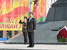 Xi Jinping laid a wreath at the Victory Monument in Minsk