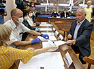 Vitebsk Oblast governor casts his ballot