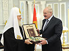 Патриарх Кирилл вручил Александру Лукашенко орден преподобного Серафима Саровского I степени