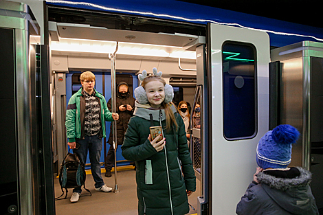 Новыя станцыі метро адкрыліся для пасажыраў 