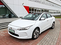 "БЕЛДЖЫ" выпрабоўвае электрамабілі Geely Geometry A