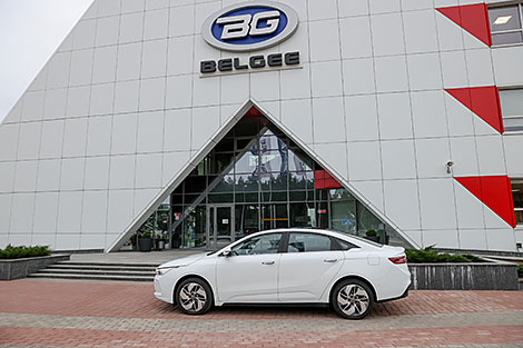 Электрамабіль Geely Geometry A
