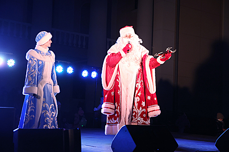 Father Frost and Snow Maiden at the lighting ceremony 