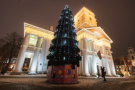 自由广场上的新年枞树