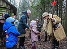 Партизанский Дед Мороз принимает гостей в урочище Хованщина
