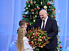 Александр Лукашенко на благотворительном новогоднем празднике для детей