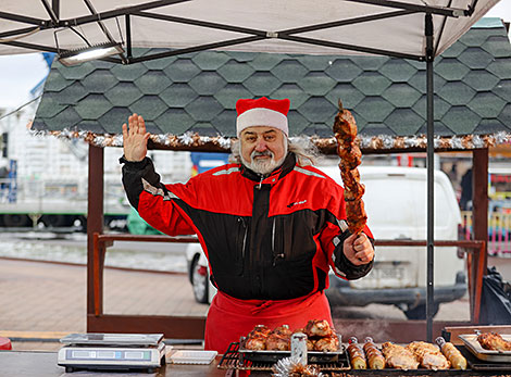 Christmas market by Palace of Sports