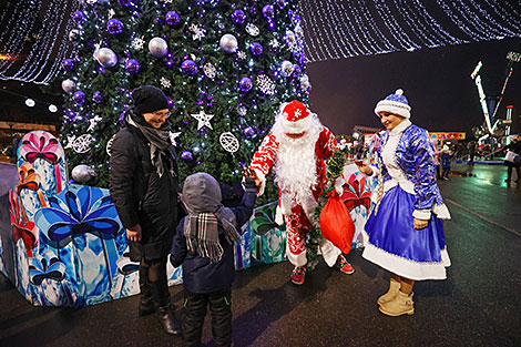 Christmas market by Palace of Sports