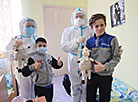 Маленьких пациентов поздравили в Витебском областном детском клиническом центре