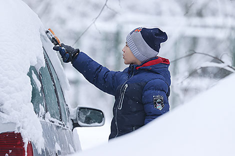 降雪后的城市街道