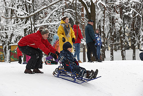 Children playing in a park in Minsk