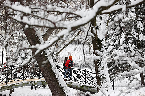 铺满雪的明斯克