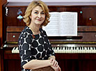 舒米林儿童艺术学校合唱课的老师叶莲娜•西尼茨卡娅