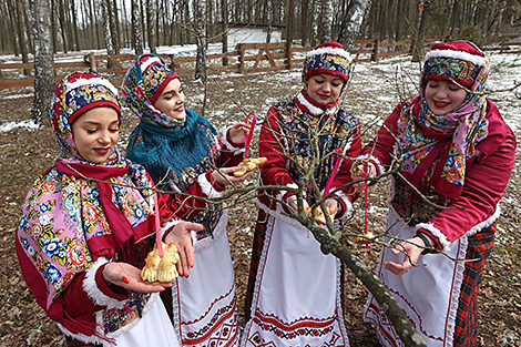 Belarusian folk rite Soroki: Spring songs, swings and bird-shaped buns