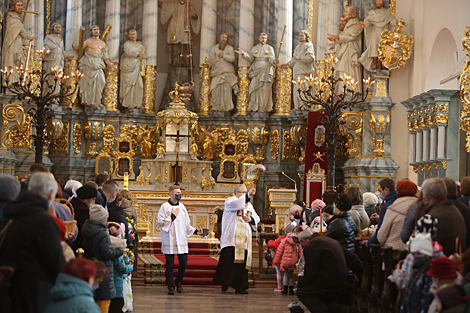 Catholics mark Holy Saturday