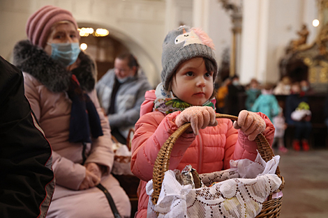 Catholics mark Holy Saturday