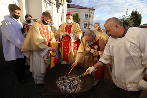 Catholics mark Holy Saturday