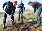 В Витебске во время субботника заложили новый парк