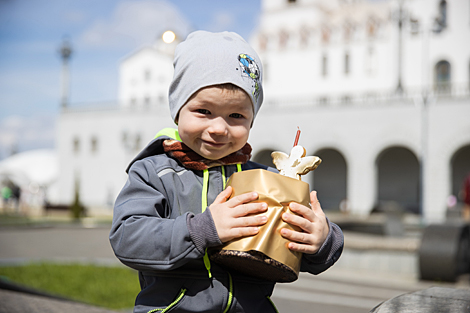 Belarusian Orthodox Christians mark Easter 