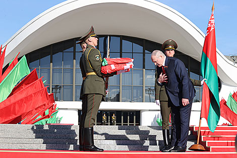 Solemn ritual to honor state emblem, flag in Minsk