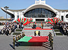 Solemn ritual to honor state emblem, flag 