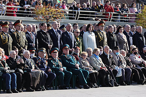 Solemn ritual to honor state emblem, flag