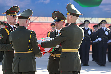 Solemn ritual to honor state emblem, flag 