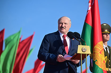 Урачысты рытуал ушаноўвання дзяржаўных сцяга і герба 