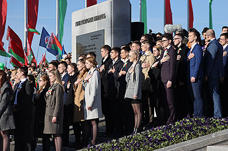 Solemn ritual to honor state emblem, flag 