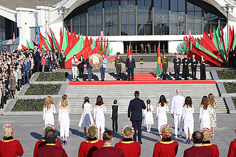 Solemn ritual to honor state emblem, flag 