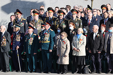 Solemn ritual to honor state emblem, flag 