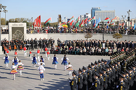 
Solemn ritual to honor state emblem, flag 
