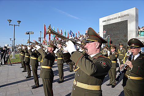 Цырымонія ўшаноўвання дзяржаўных сцяга і герба 