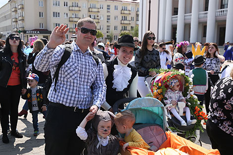 Международный день семьи: парады детских колясок в Бобруйске и Гродно